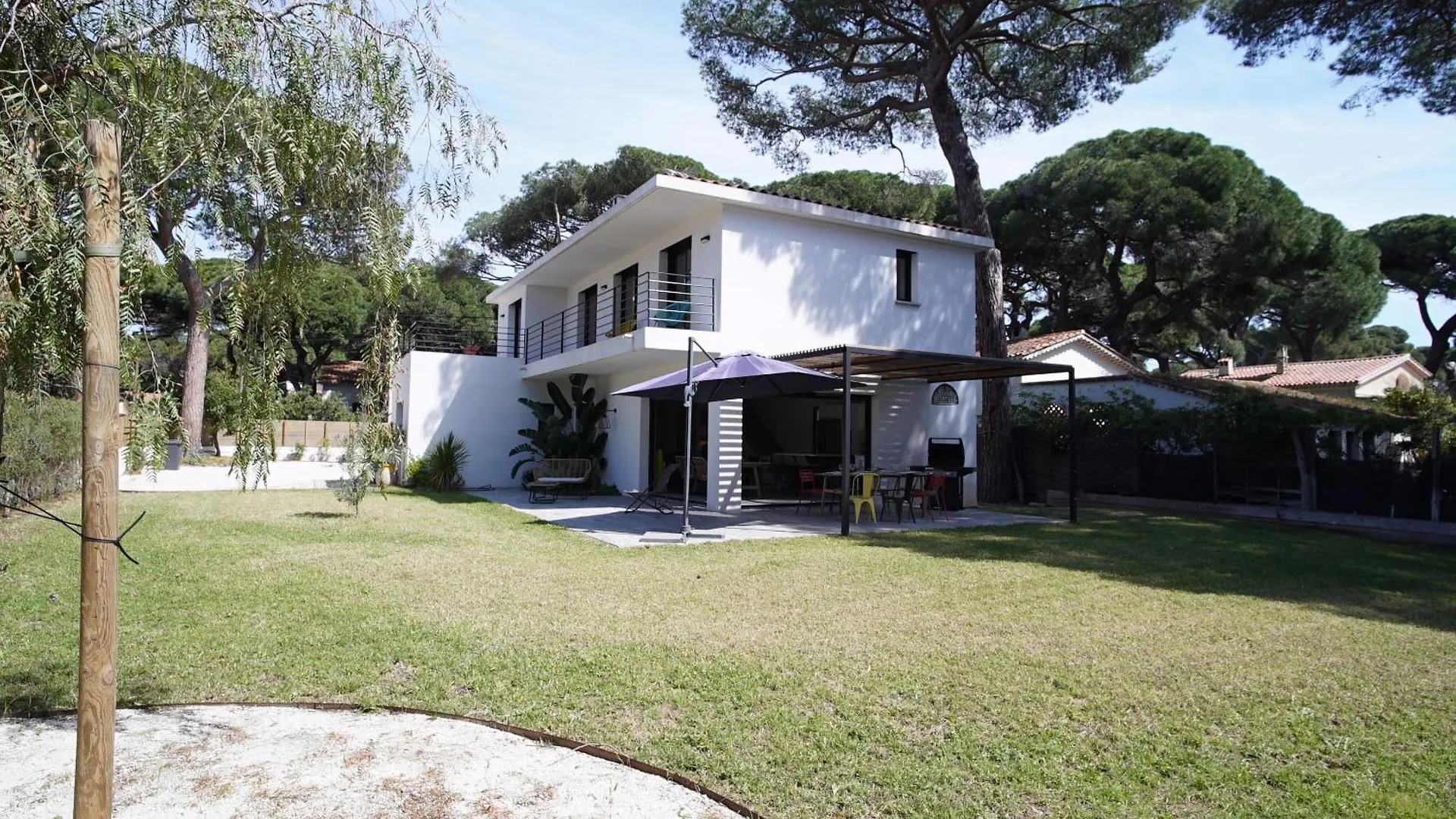 Villa Les Pesquiers Hyeres 0*,  France